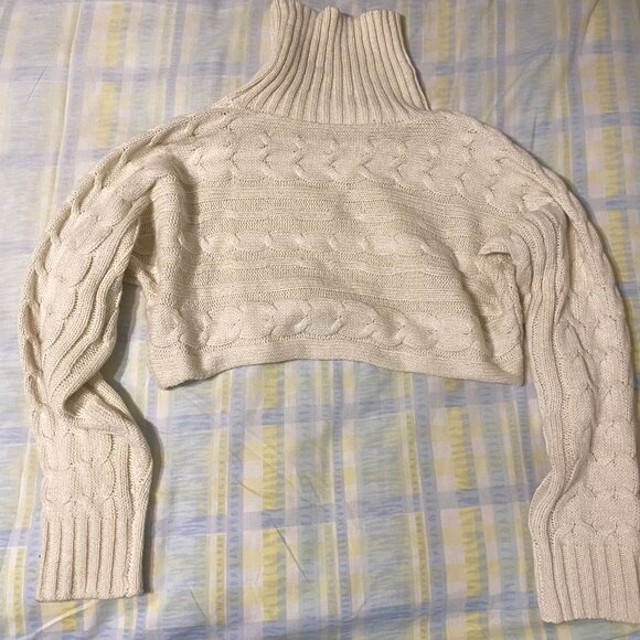 Cropped Cable Knit Turtleneck - Picture 7 of 7